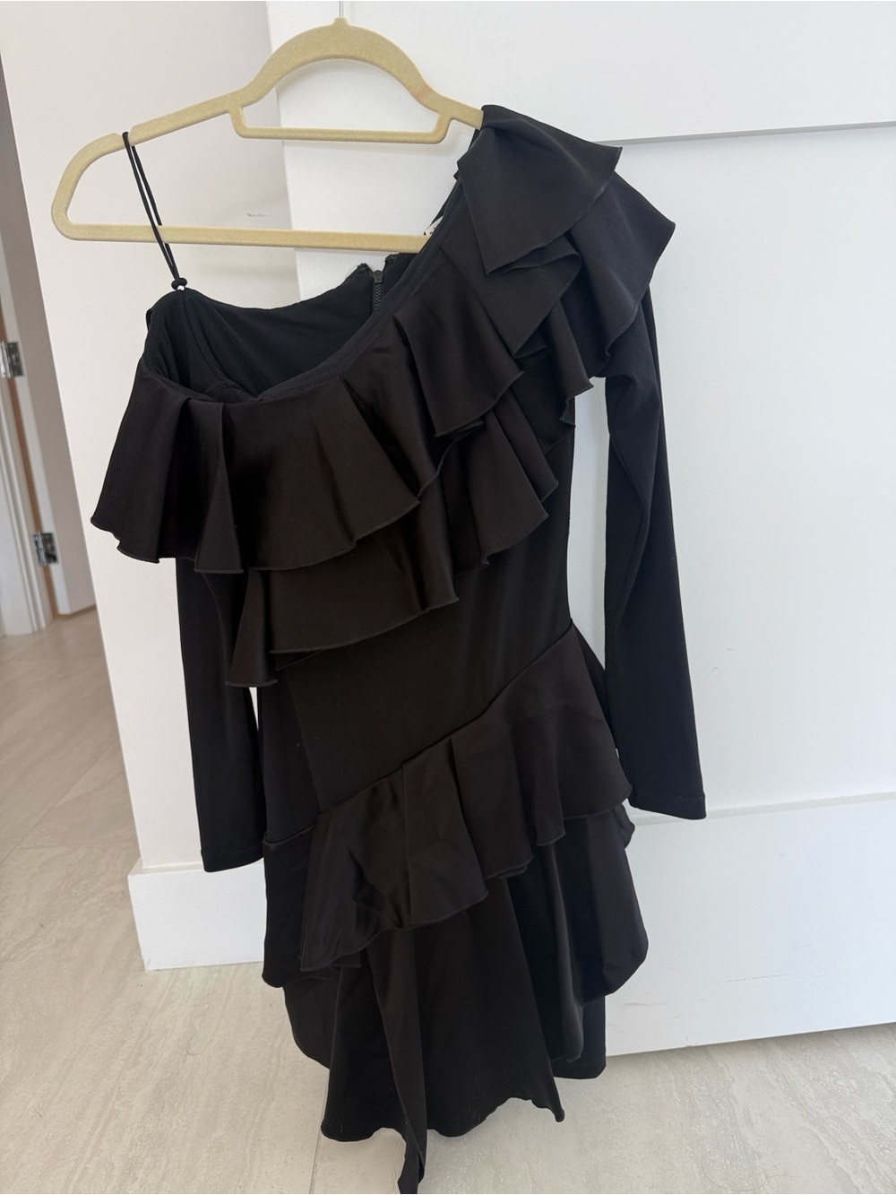 Alice + Olivia Black One-Shoulder Ruffle Dress